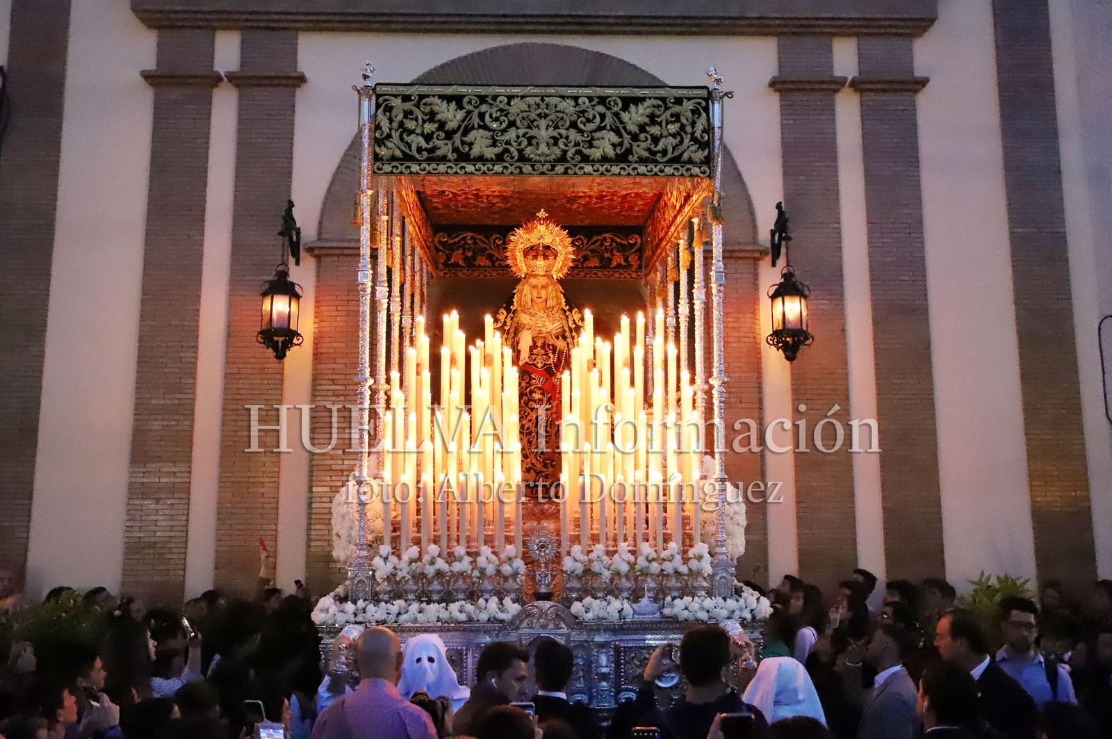 Imágenes de la procesión del Calvario de Huelva
