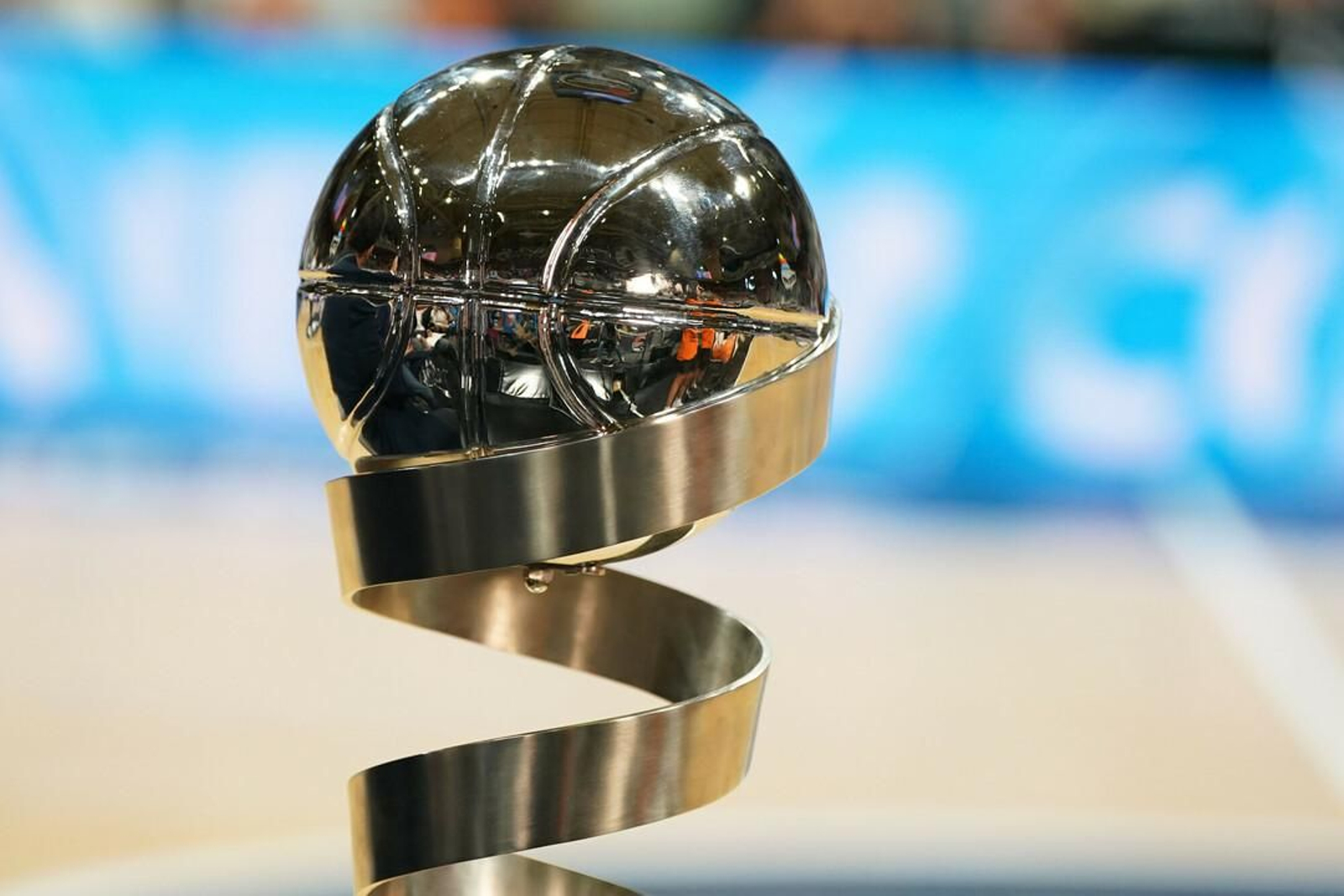 El trofeo de Supercopa.