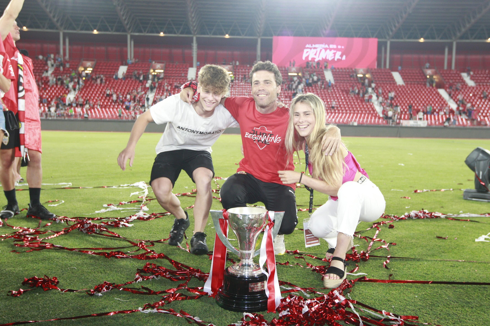 Las imágenes de la fiesta del ascenso de la U.D. Almería en el Estadio Mediterráneo.