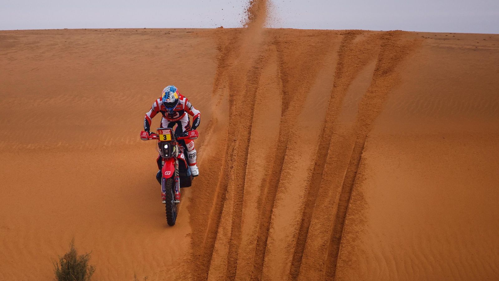 Sam Sunderland, líder del Dakar en motos tras las primeras jornadas.