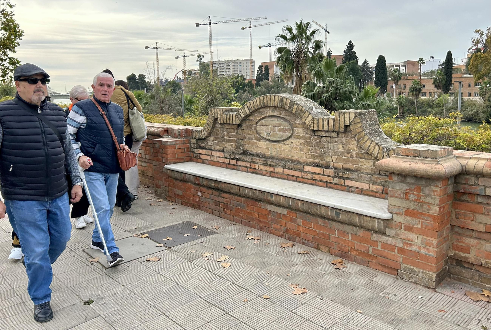 Abandono en los bancos del Paseo de las Delicias