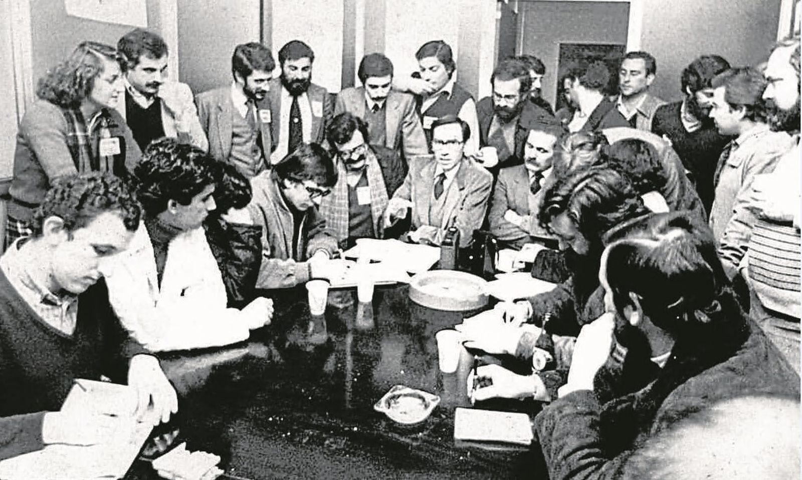 Noviembre de 1980. Guerra, entre Yáñez y Borbolla. A la derecha de la imagen, Antonio Cascales.