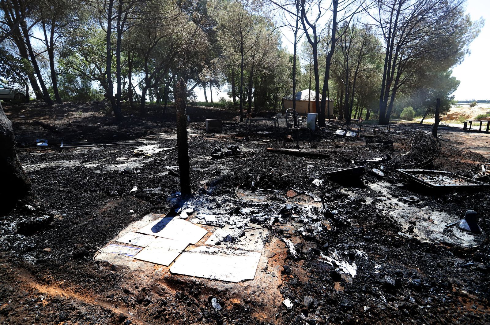 Imágenes del incendio de chabolas en Lucena del Puerto