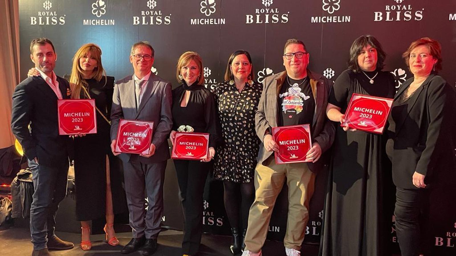De izquierda a derecha: Juanjo Ruiz, Remedios Romero, Miguel Cabezas, Lola Carmona, Carmen Mesa, Periko Ortega, Celia Jiménez y Paqui Cubero