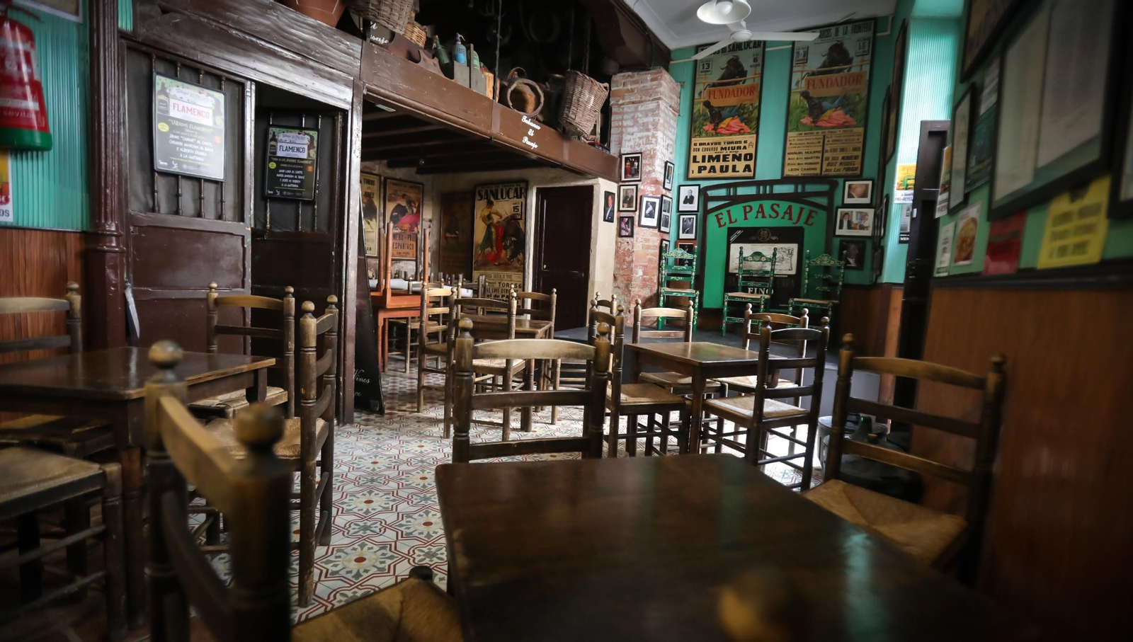 Una imagen del interior del Tabanco El Pasaje