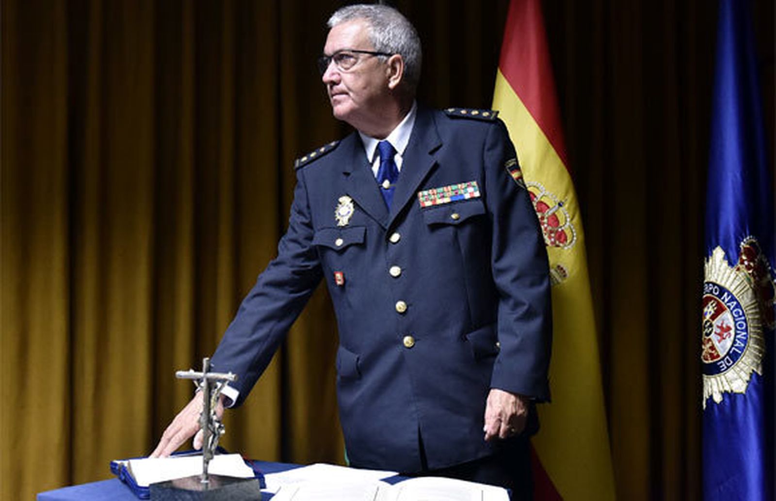 Enrique Jiménez toma posesión como comisario del Distrito Sur