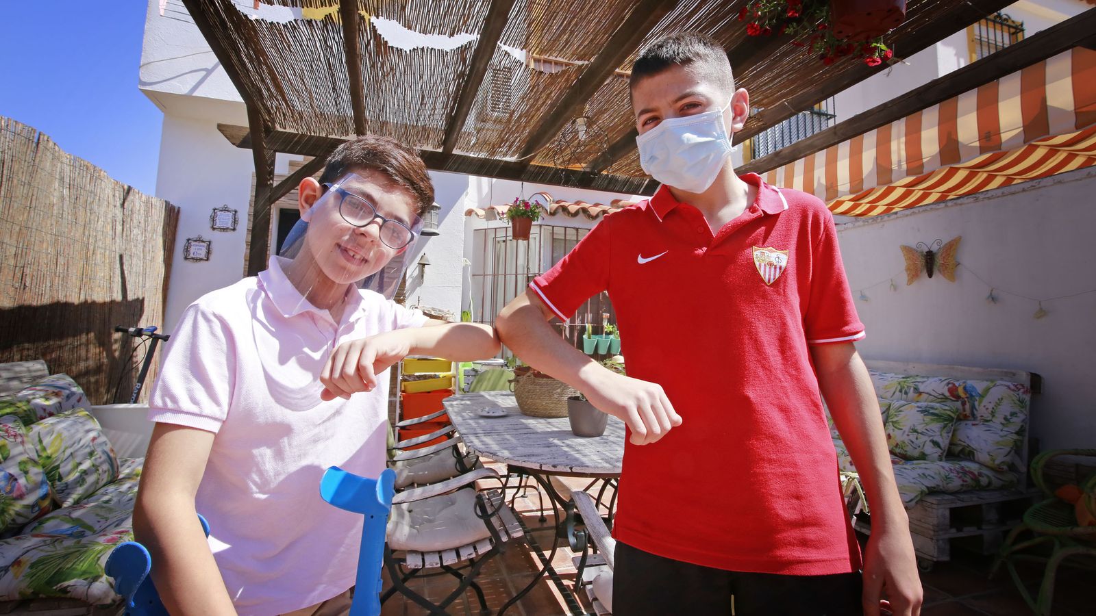 Hugo y Francis, este martes, antes de viajar hacia Madrid para la operación.