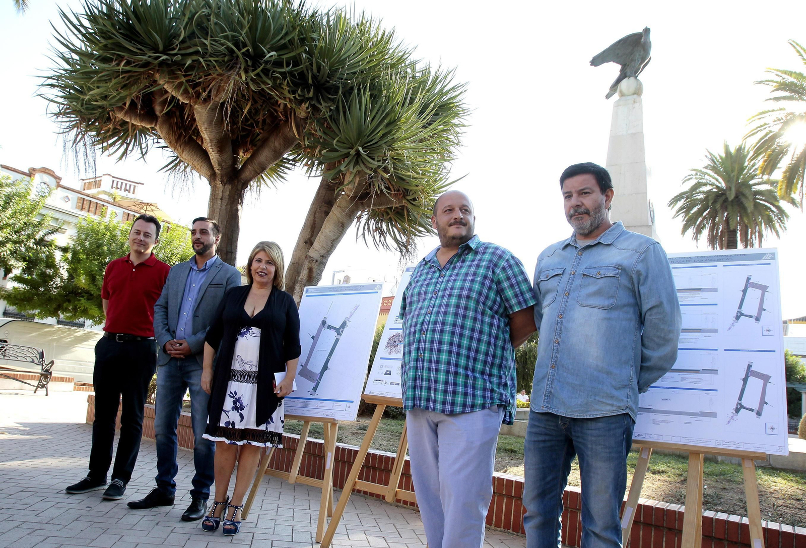 Santiago Galván, José Antonio Díaz, Mamen Sánchez, Raúl Ruiz-Berdejo y Domingo Pedro García, ayer.