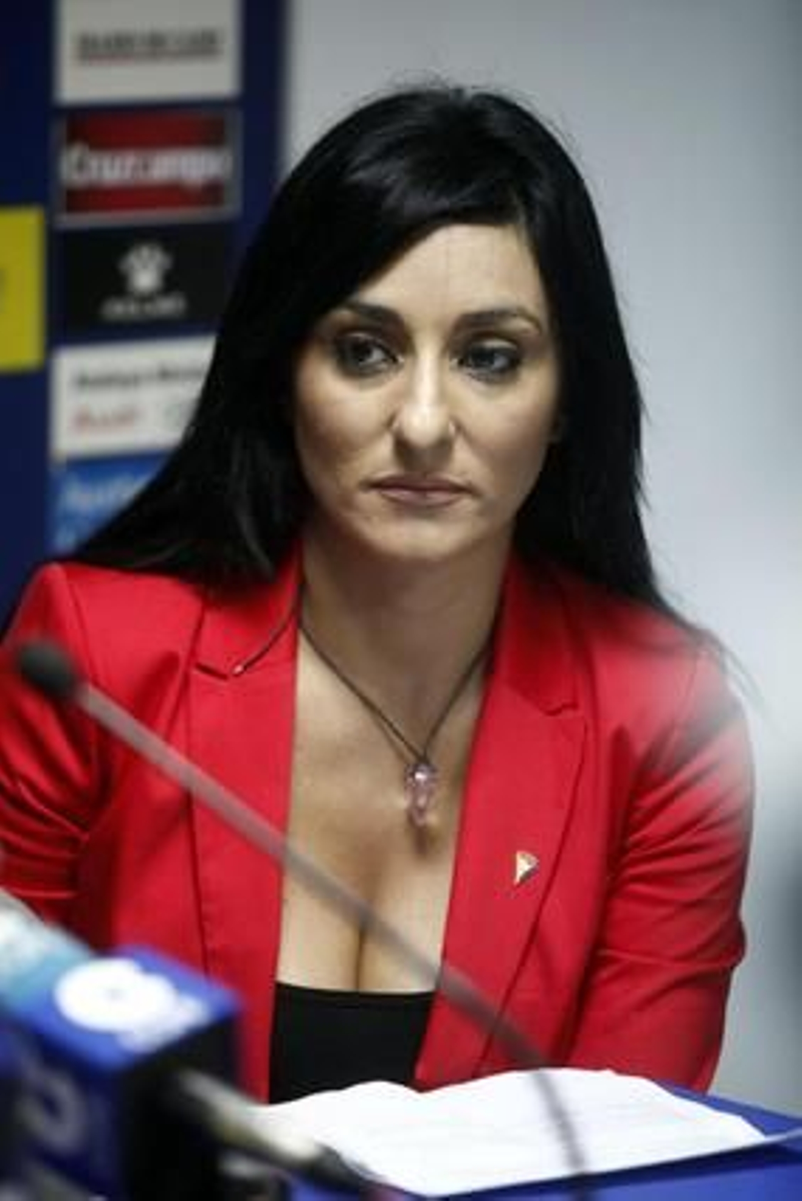 Juan José Pina se presenta como nuevo presidente del Cádiz junto a los nuevos consejeros Elena Pina y Antonio Moya. 

Foto: Jesus Marin