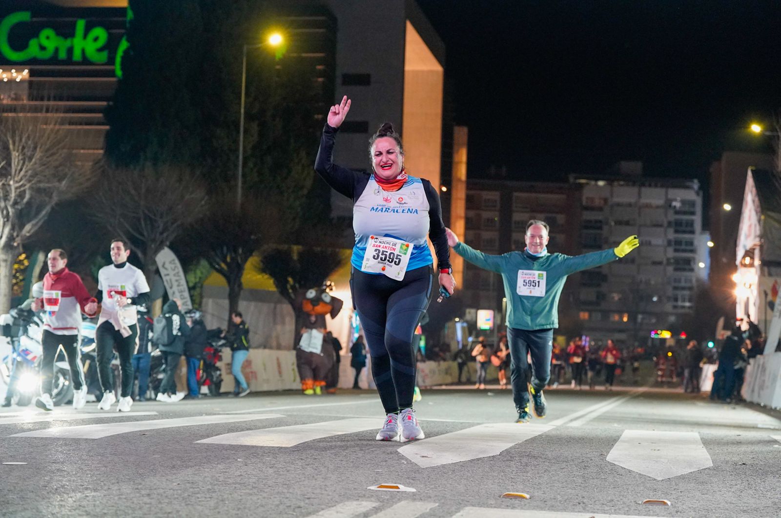 En imágenes: búscate en tu llegada a meta de la Carrera de San Antón 2026 (5)