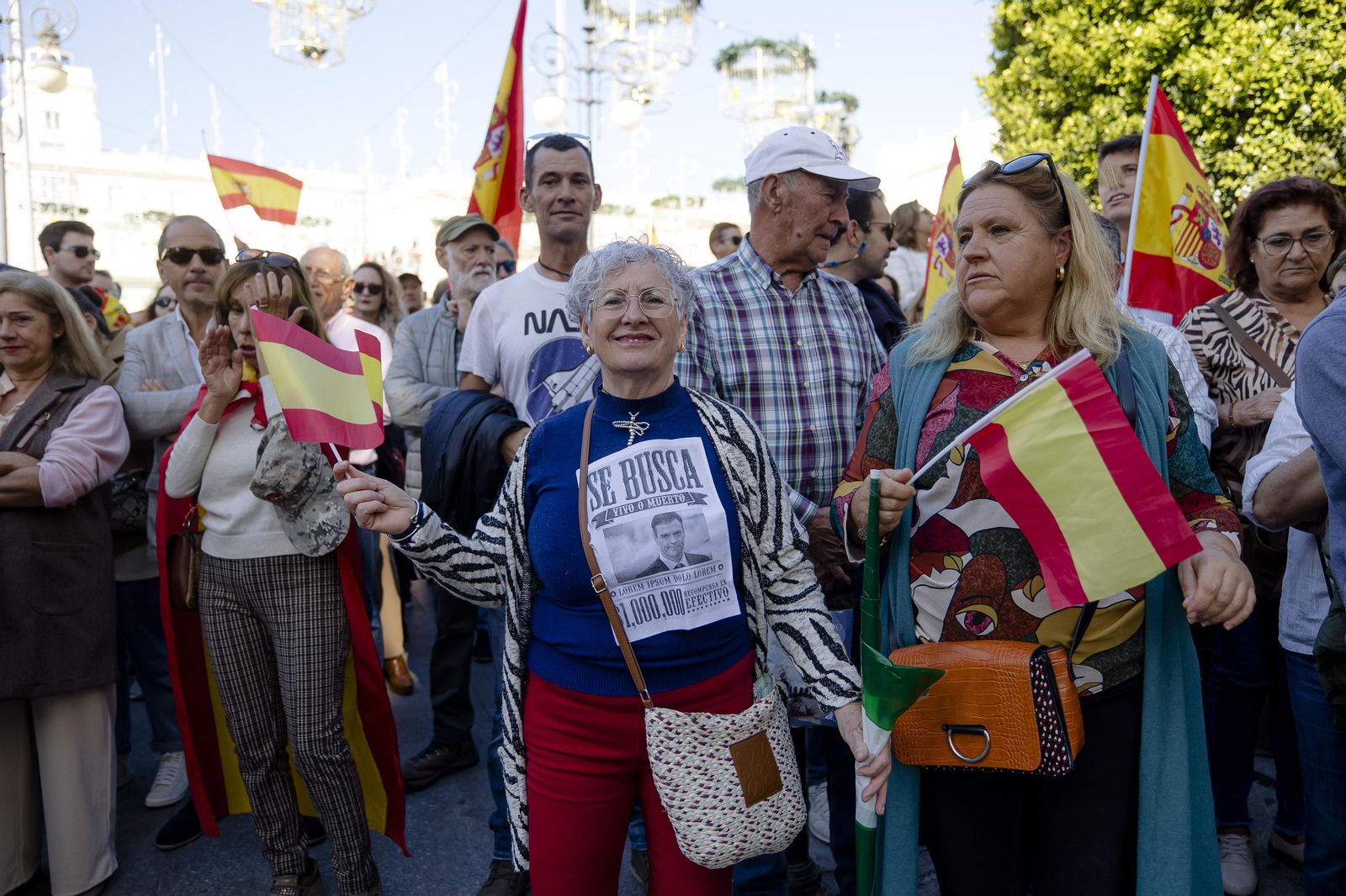La concentración contra la amnistía en Cádiz en imágenes.