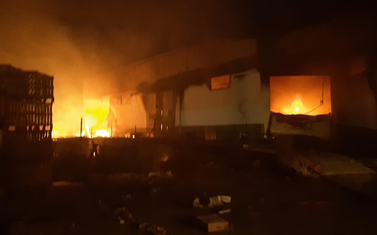 Fotografía del incendio en Mercado Rivera difundida por el vicepresidente de la Junta, Juan Marín.