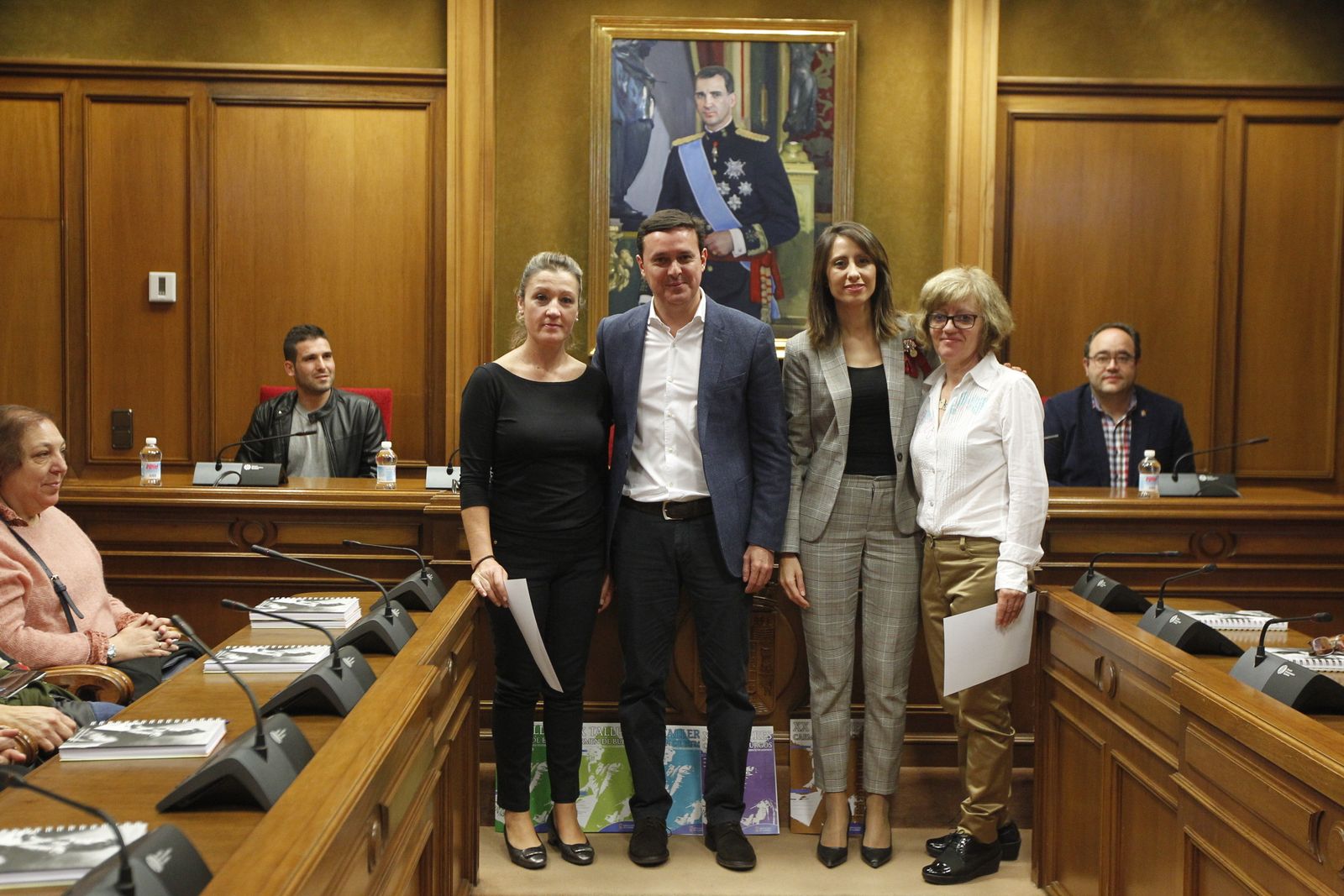 Fotogalería entrega acreditaciones Talleres Carmen de Burgos. Diputación de Almería