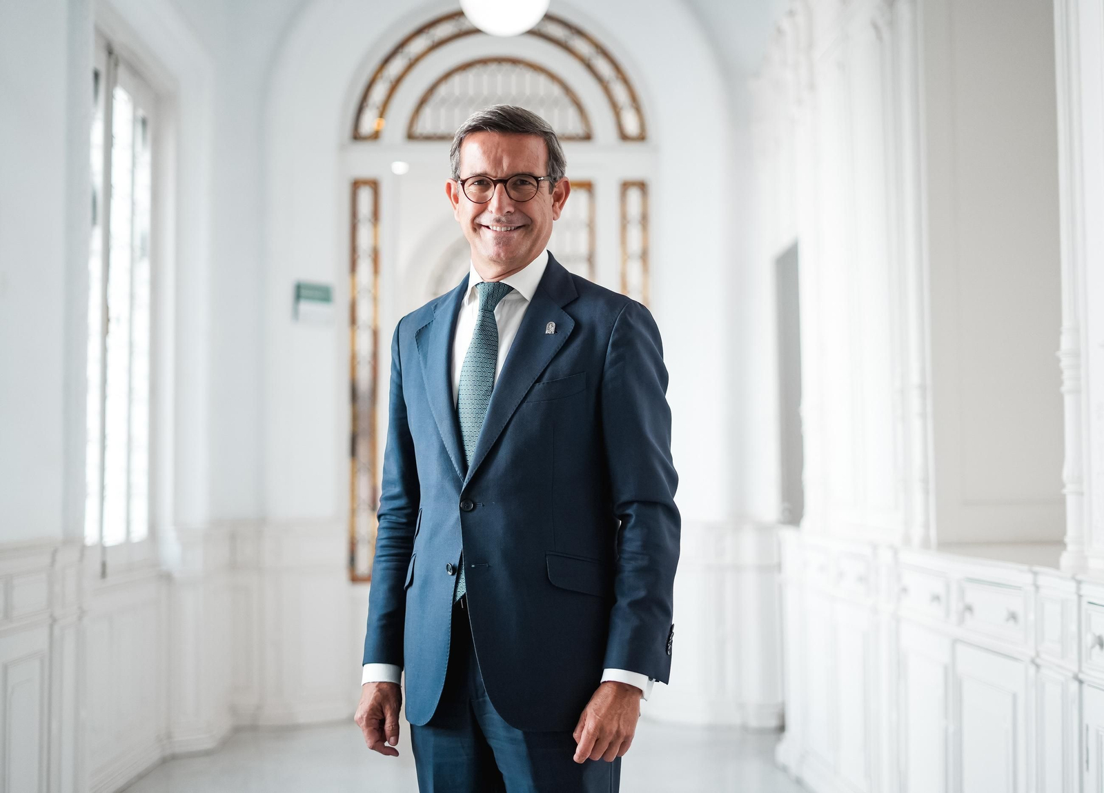 PREMIO INSTITUCIÓN : Consejería de Industria, Energía y Minas. Puesta en marcha del Plan ‘Cadena de Valor Crece Industria para el Sector de la Piedra y el Mármol de Andalucía’, dotado con 18,8 millones de euros en incentivos destinados a fortalecer la competitividad de las empresas.