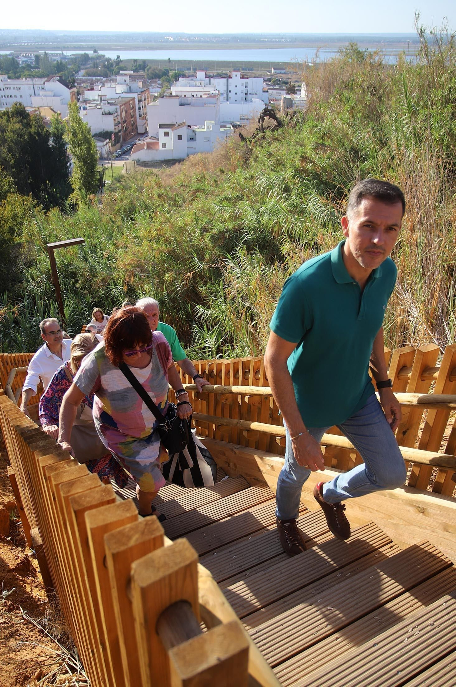 Imágenes de la visita guiada a la Fuente Vieja de Huelva por el arquitecto Francisco Javier López