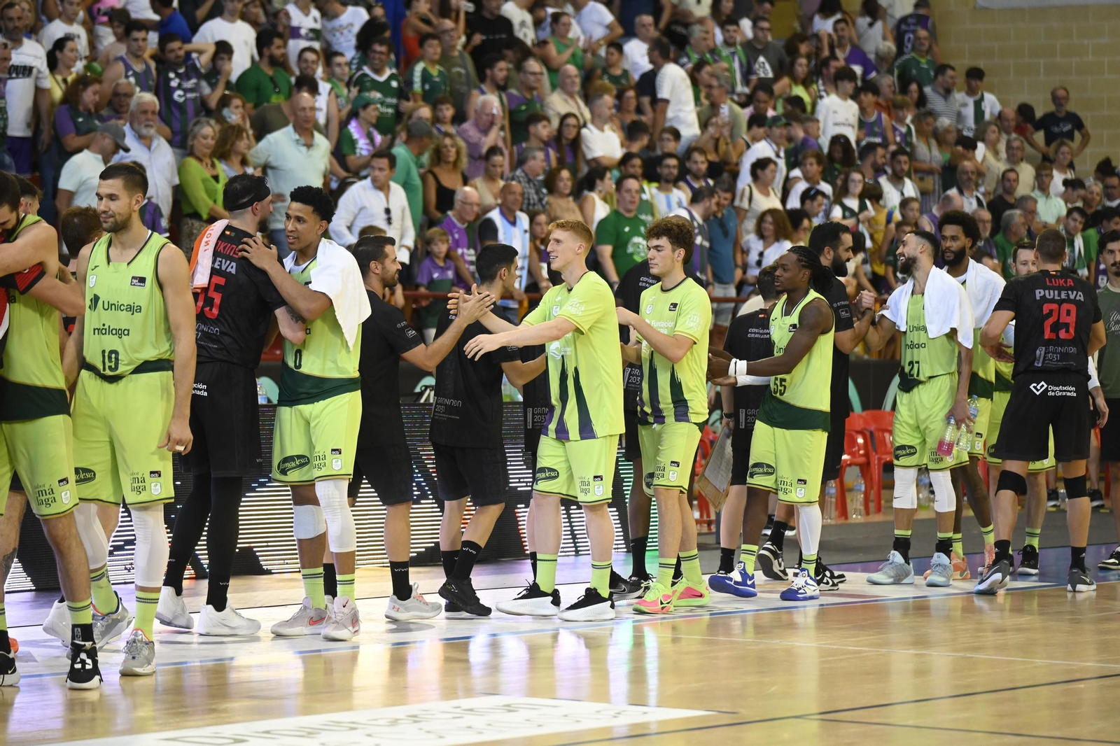 Las mejores fotos del ambiente en Vista Alegre para el Unicaja - Covirán Granada de la Copa de Andalucía de baloncesto