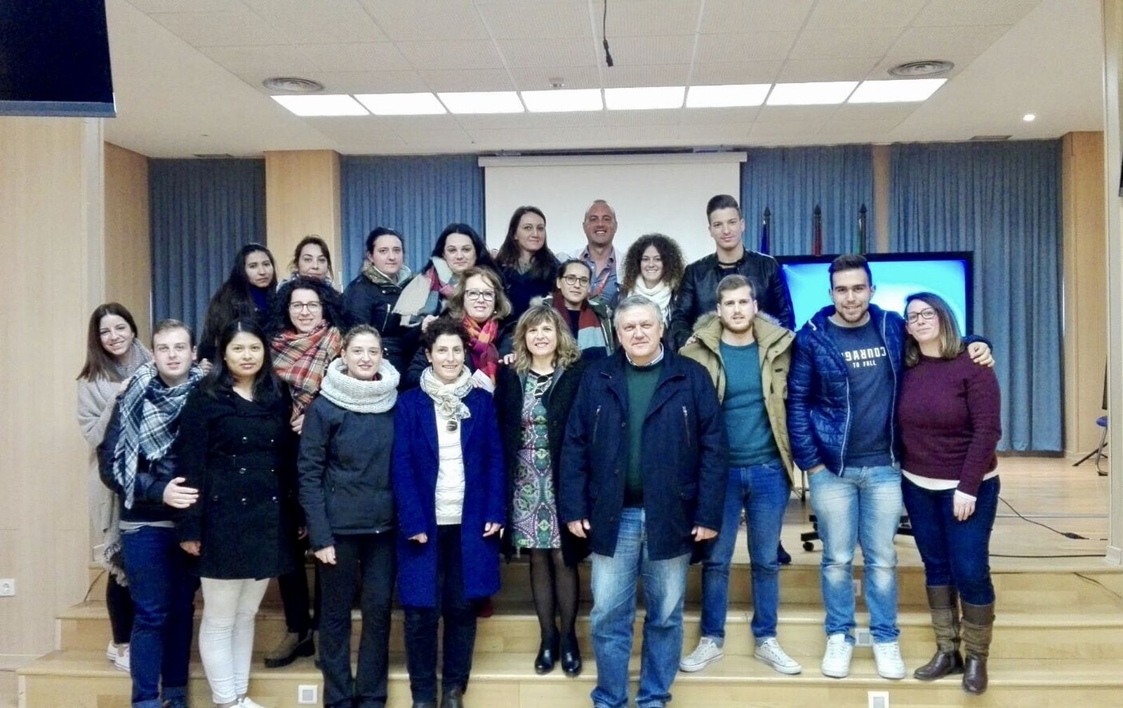El Hospital La Inmaculada recibe la visita del alumnado del ciclo de Cuidados Auxiliares de En-fermería del IES Albujaira.