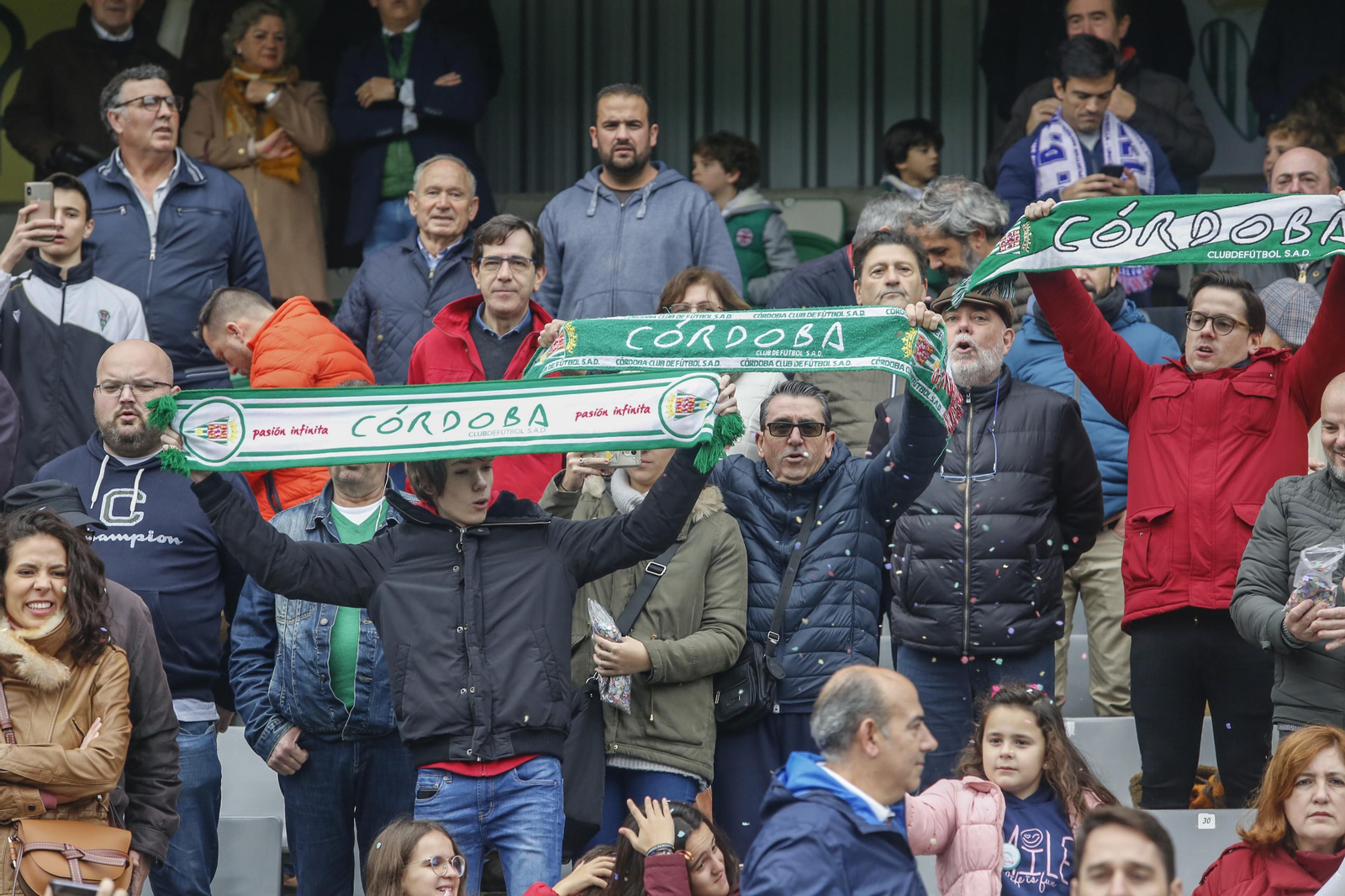 Aficionados del Córdoba CF en el último partido en El Arcángel. Aficionados del Córdoba CF en el último partido en El Arcángel.