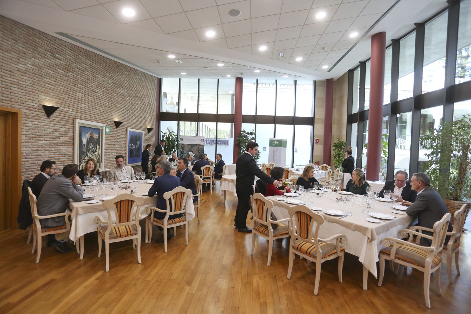 Fotos de alumnos en el restaurante de La Cónsula