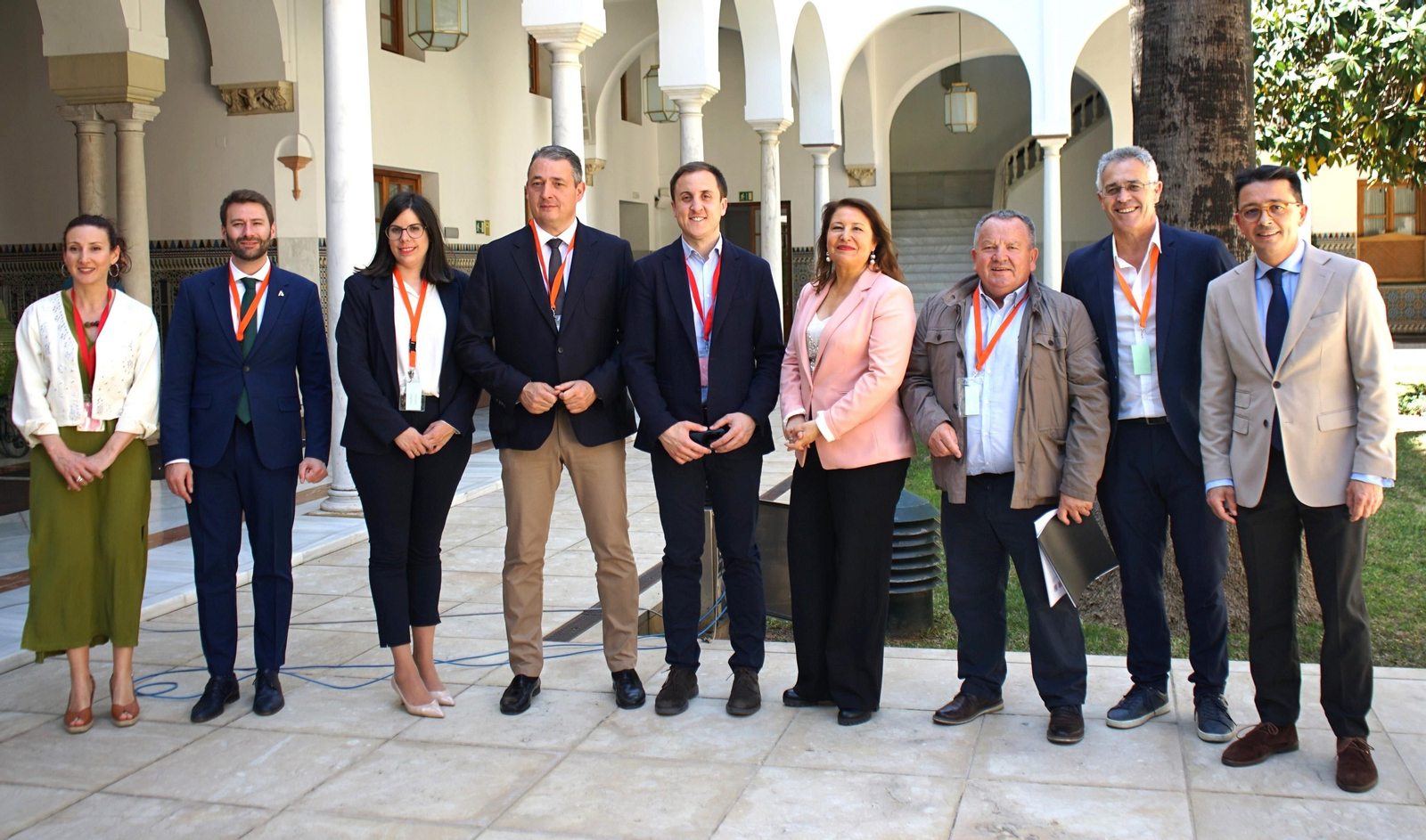 Foto de familia en el Parlamento de Andalucía. Foto de familia en el Parlamento de Andalucía.