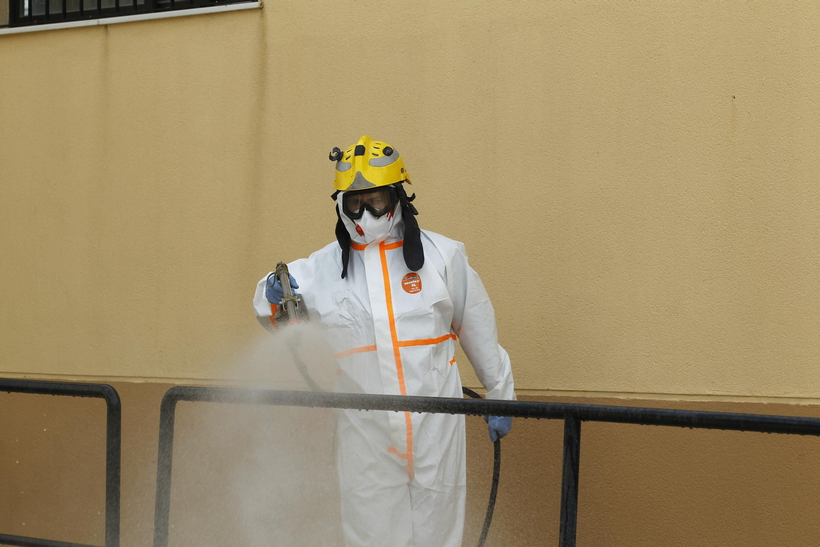 Fotogalería actuación INFOCA y UME por el coronavirus en Almería. Covid-19