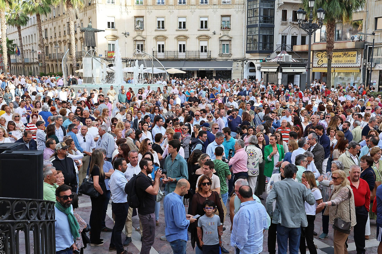 Imágenes de la concentración por las infraestructuras para Huelva