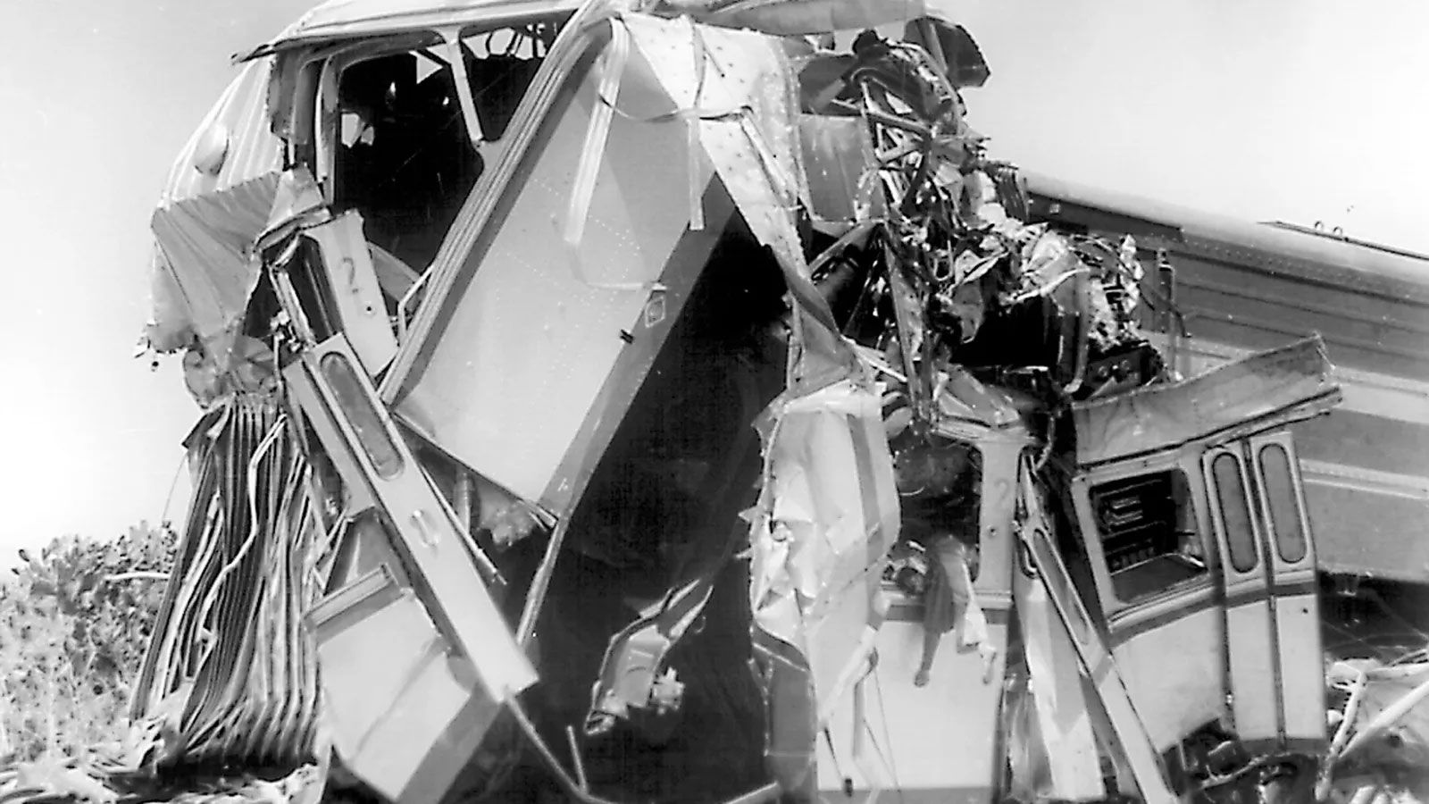 El frontal del expreso, destrozado.