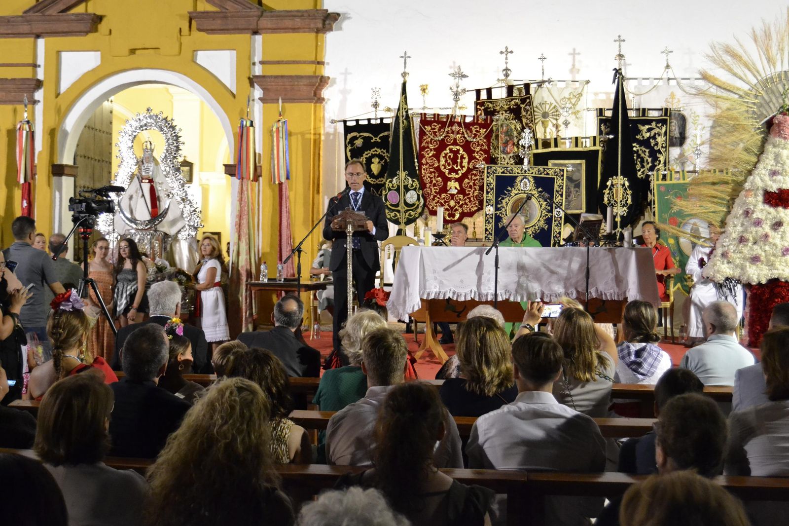 El pregón y la ofrenda floral a la Virgen de la Estrella en Villa del Río, en imágenes