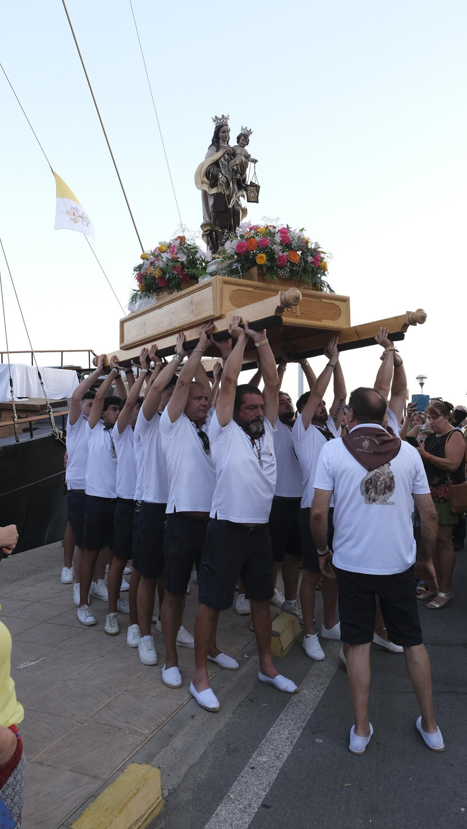 Procesión marítima de la Virgen del Carmen en Aguadulce (Roquetas de Mar), en imágenes