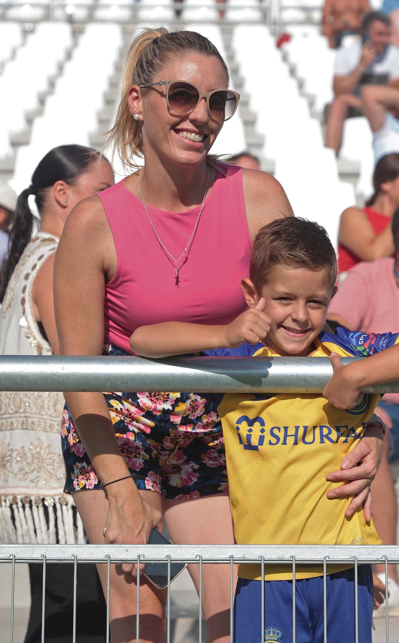 Búscate durante el Granada - Al Nassr en el Ciudad de La Línea