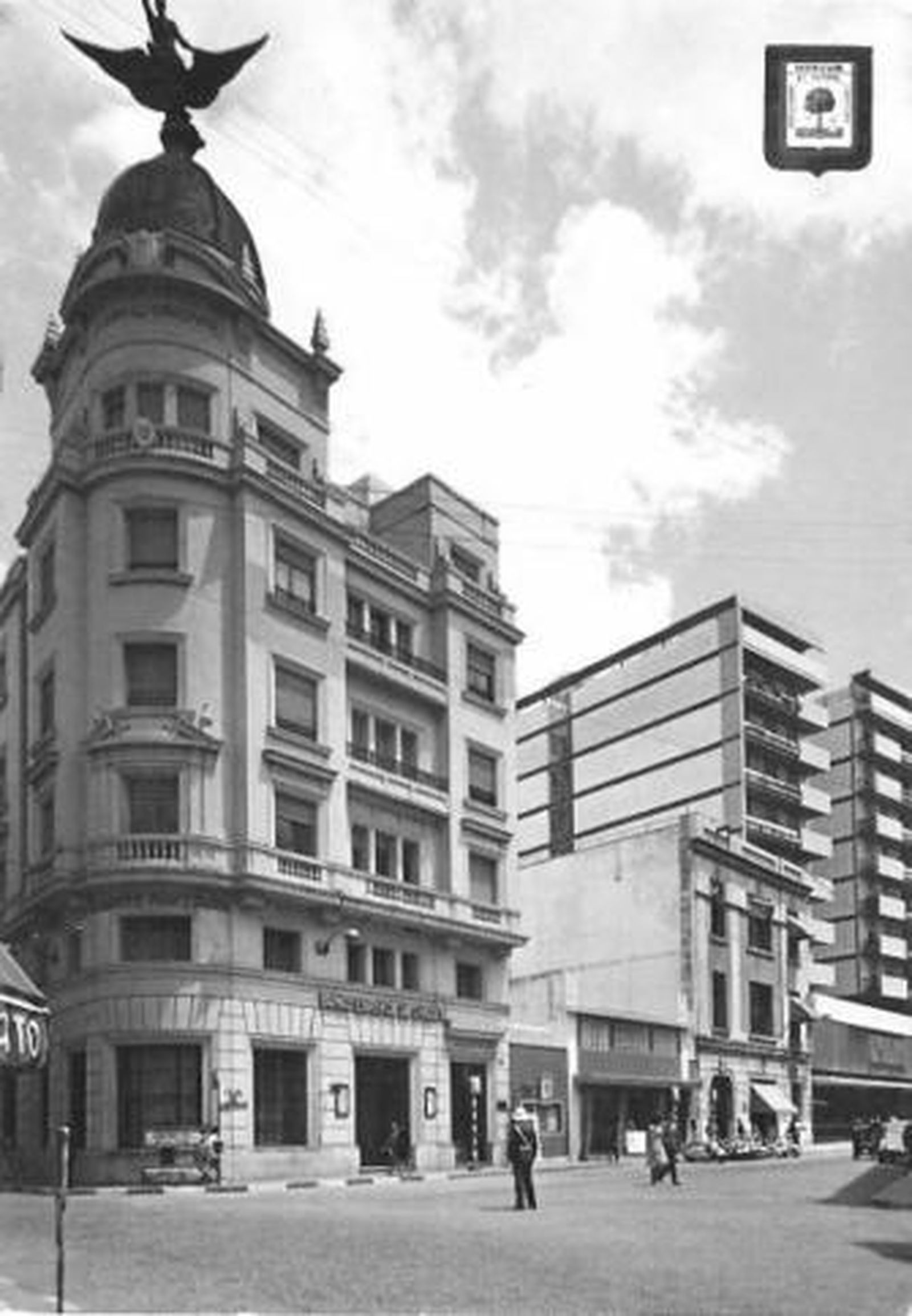 El Terraza Palacio se ubicaba junto al edificio de la Unión y el Fénix (actual Gerencia de Urbanismo).