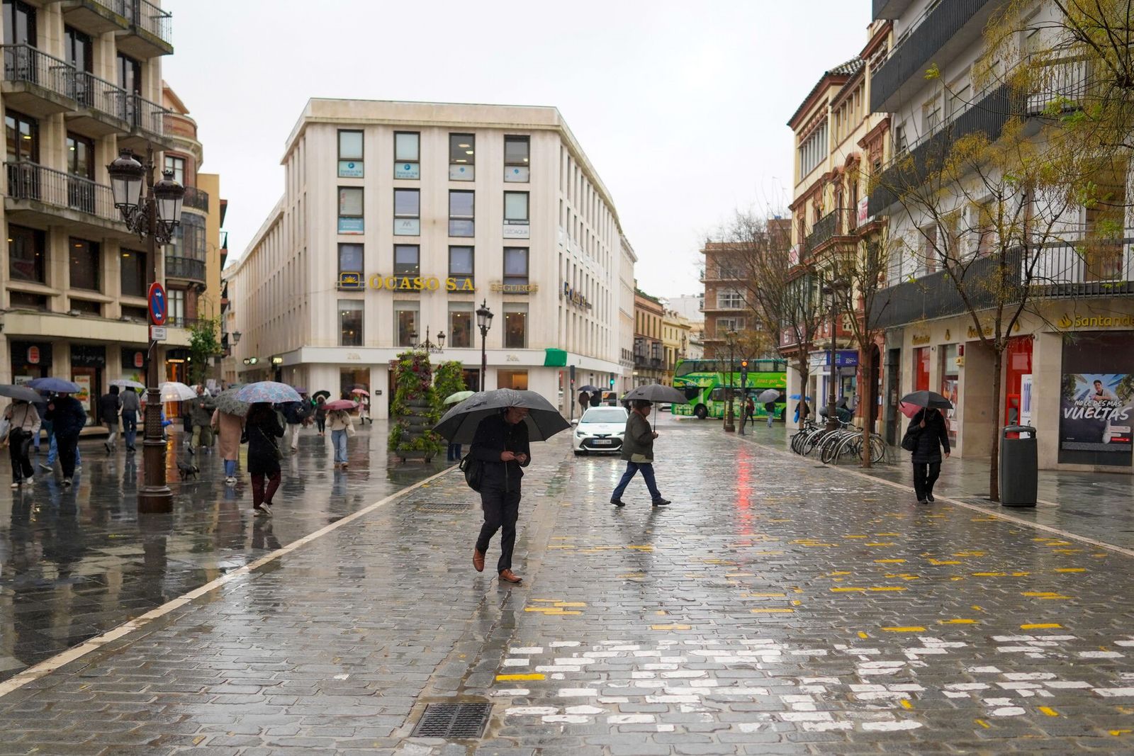 La plaza de la Campana, con el adoquín de Gerena tras la reurbanización.