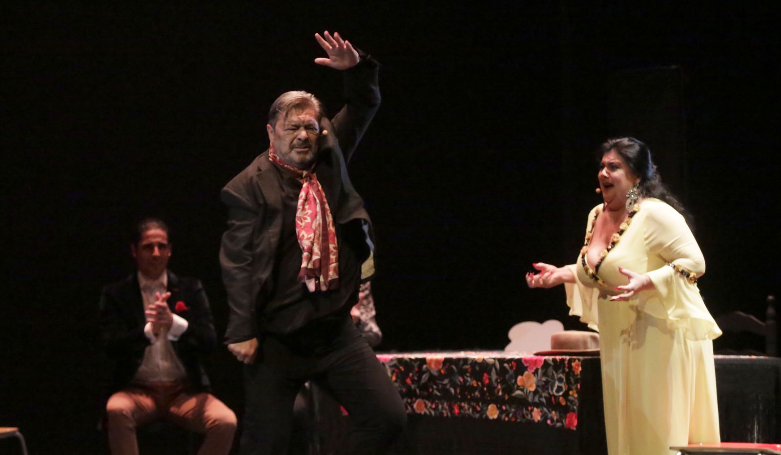 Antonio Canales recibe el premio honorífico del festival flamenco Al Gurugú de Arahal.