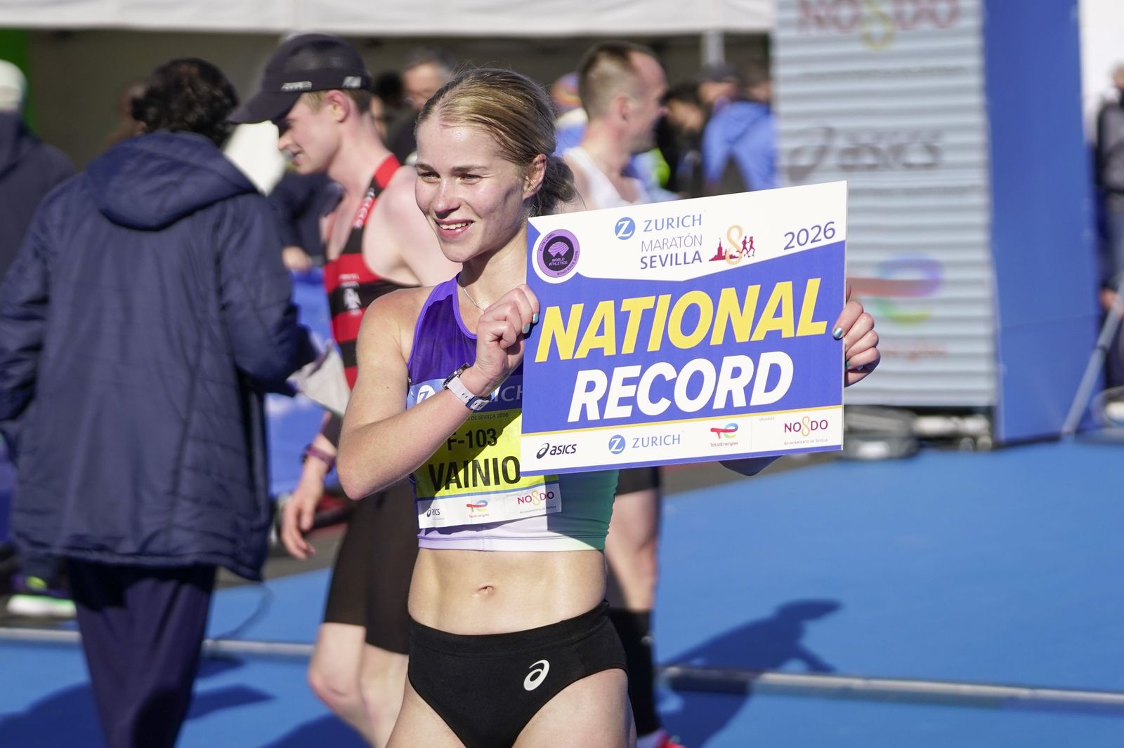 Así ha sido la entrega de premios del Zúrich Maraton de Sevilla 2026