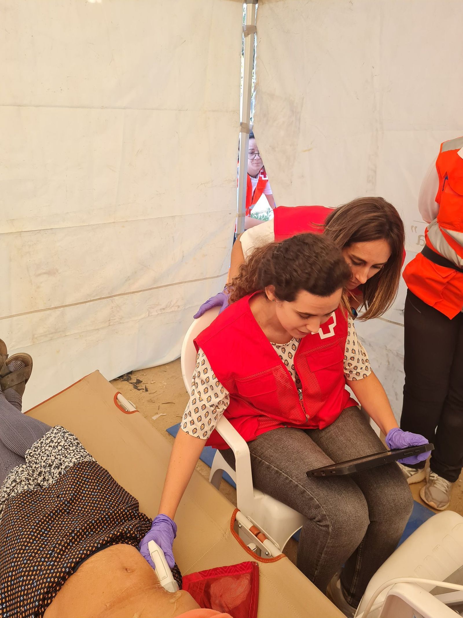 Acercan el cribado de hepatitis C a los asentamientos de inmigrantes de Huelva, en imágenes