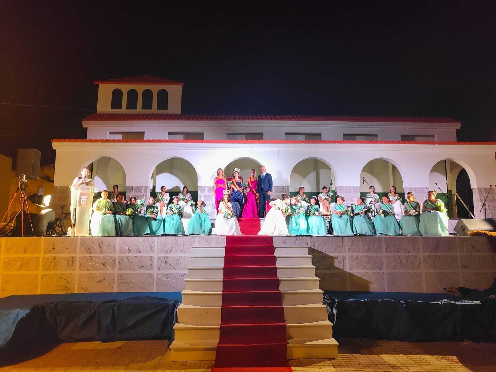 El acto de coronación, en el Paseo de La Alameda de Tarifa.
