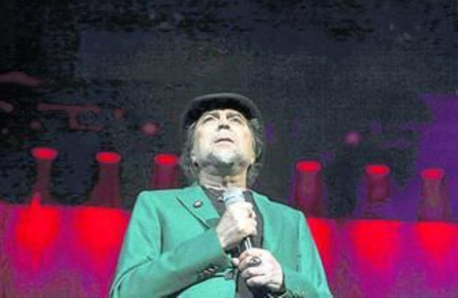 Sabina, el sábado, antes de terminar su concierto.