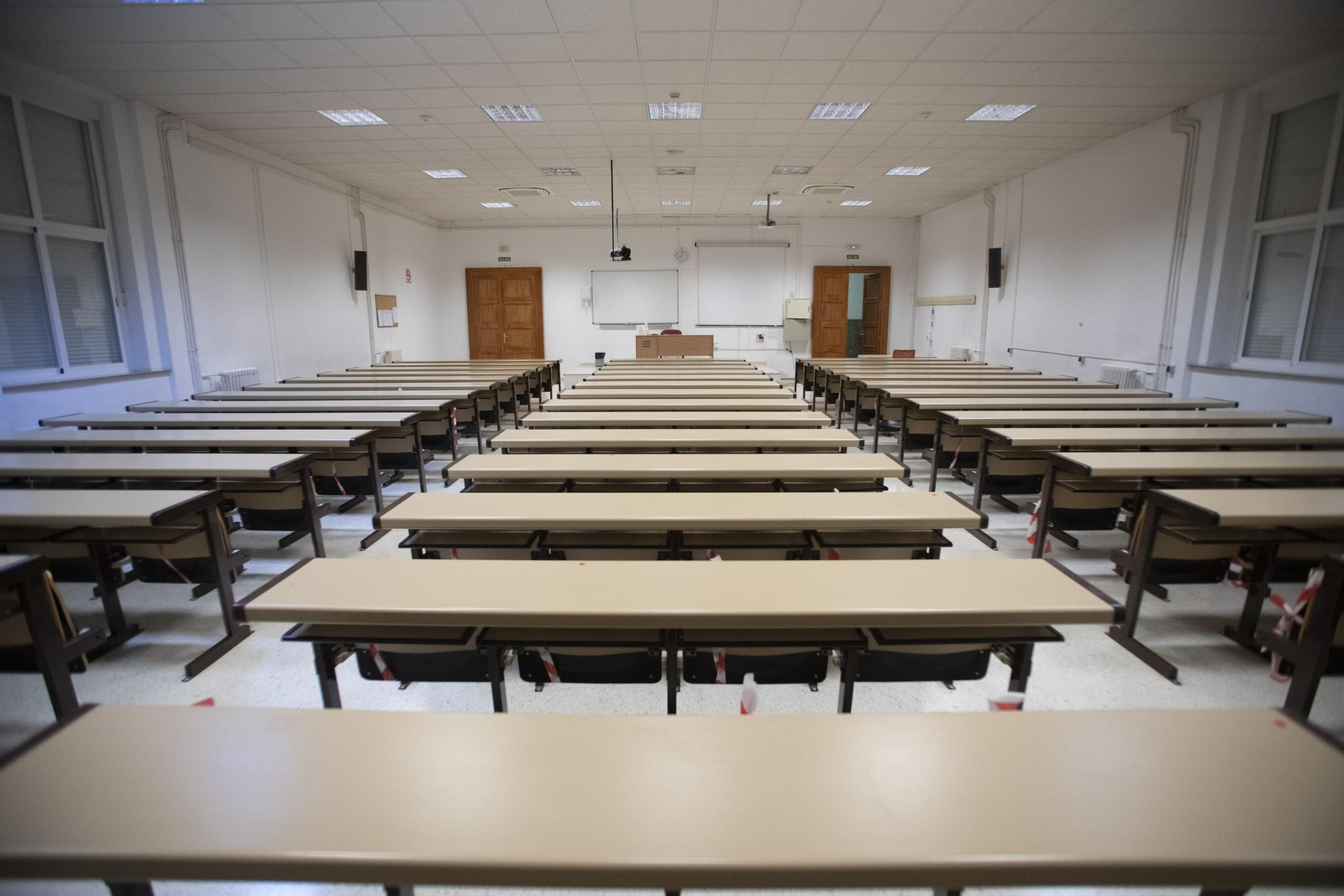Aula de la UGR vacía. Aula de la UGR vacía.