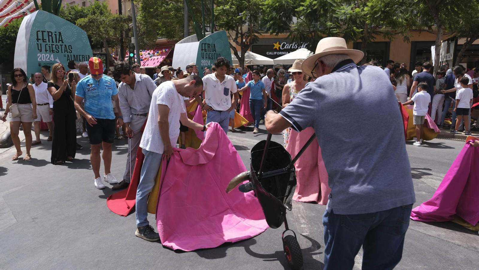 Exhibición de toreo de salón de la Escuela Taurina de Almería, en imágenes