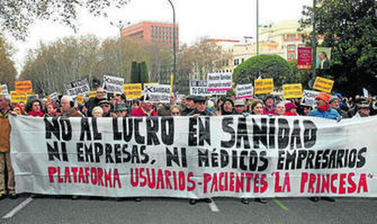 Concentración contra los recortes en Sanidad, ayer, en Madrid.