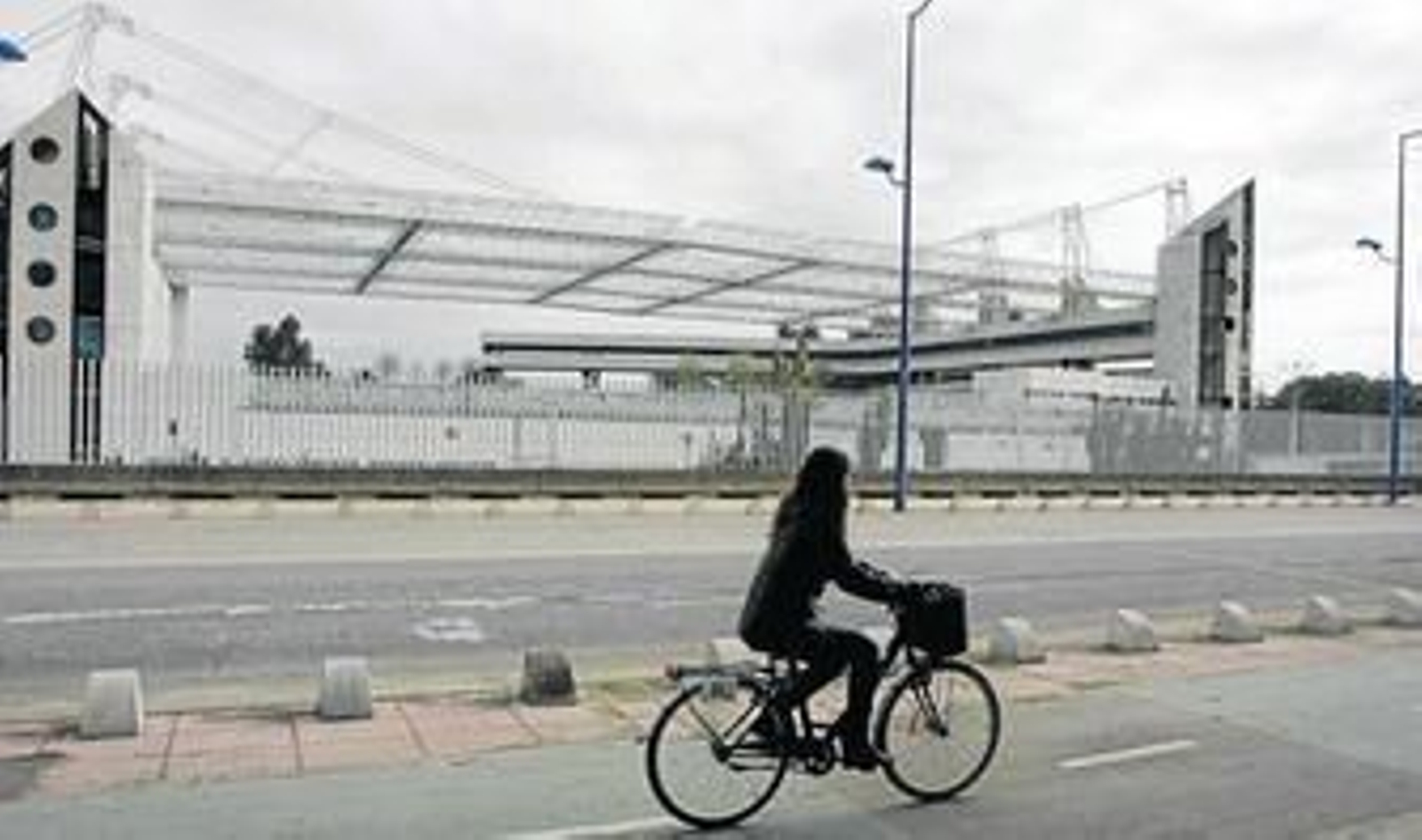 Aspecto actual de la fachada exterior del Auditorio Rocío Jurado, en la Isla de la Cartuja.