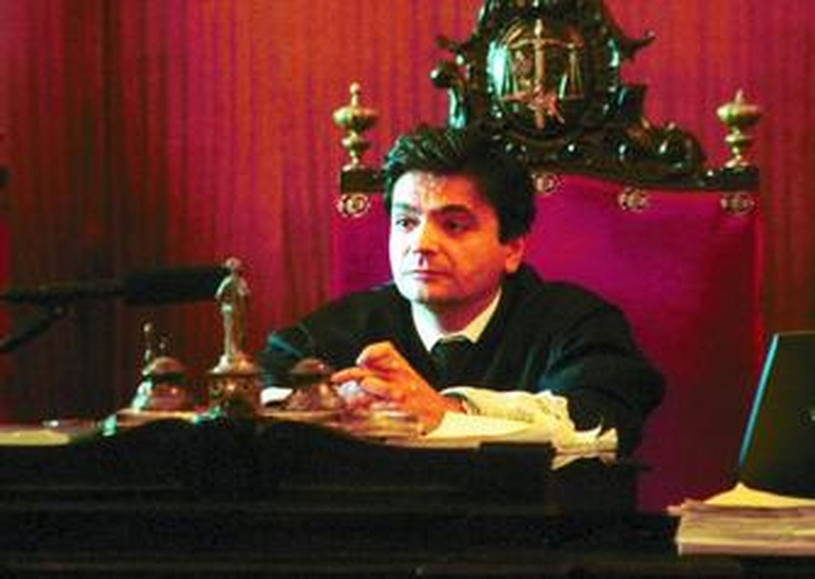 El titular del juzgado de lo Penal número 1 de Sevilla, Rafael Tirado, celebra un juicio en una imagen de archivo.