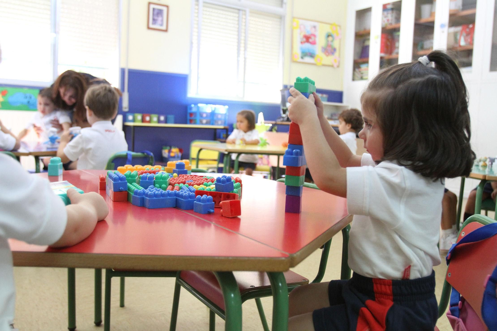 Primer día de colegio en una clase de educación infantil.