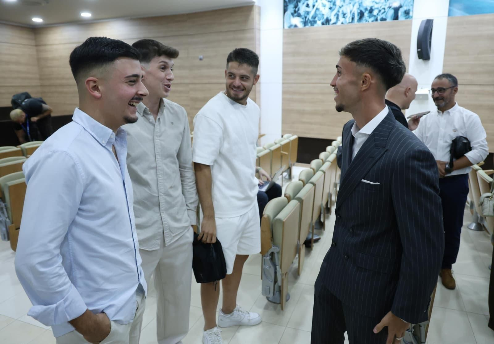 Los jugadores del Málaga CF y su familia arropan a David Larrubia