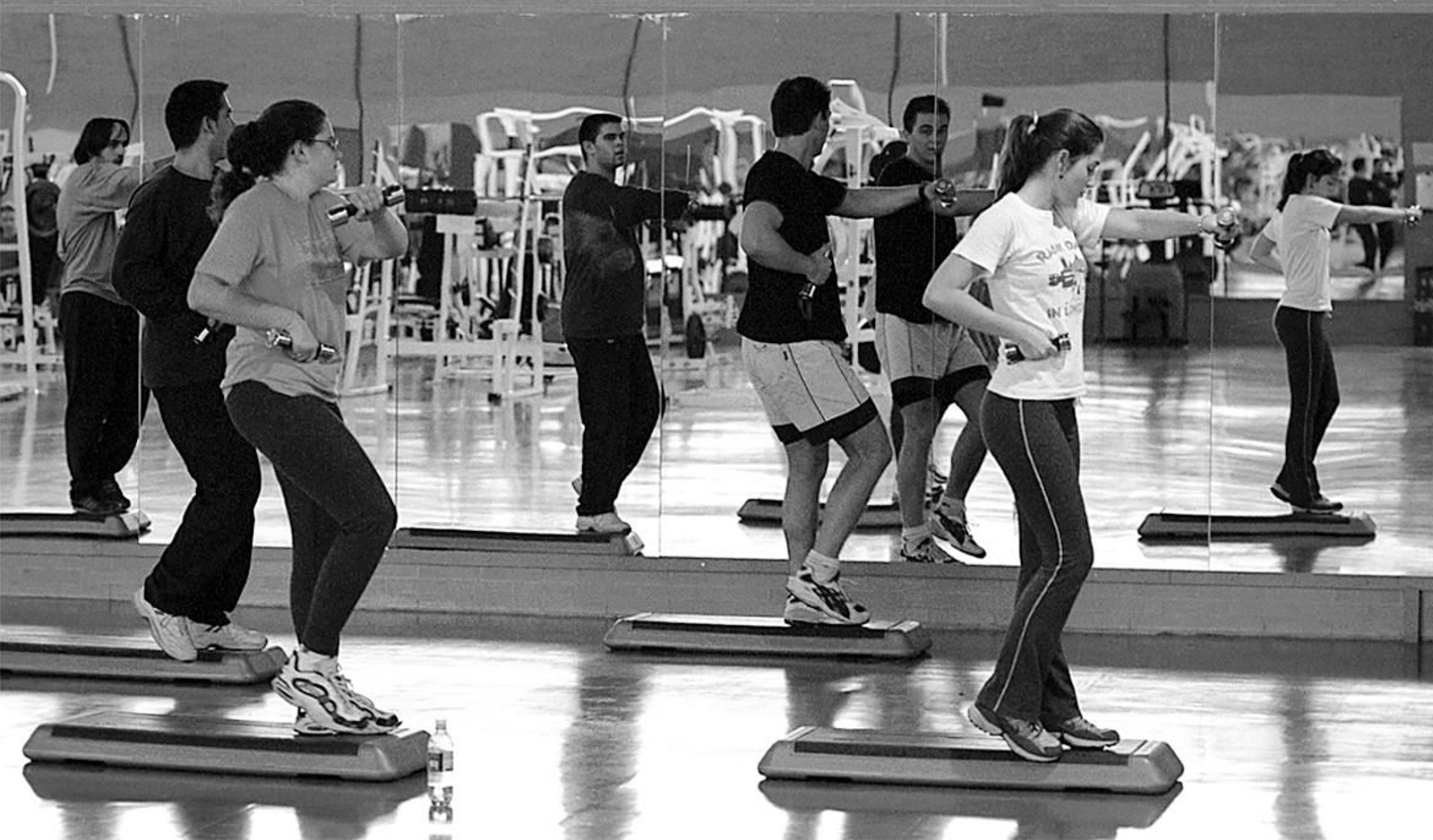 Las coreografías con "step" son de bajo impacto, perfectas para proteger las articulaciones