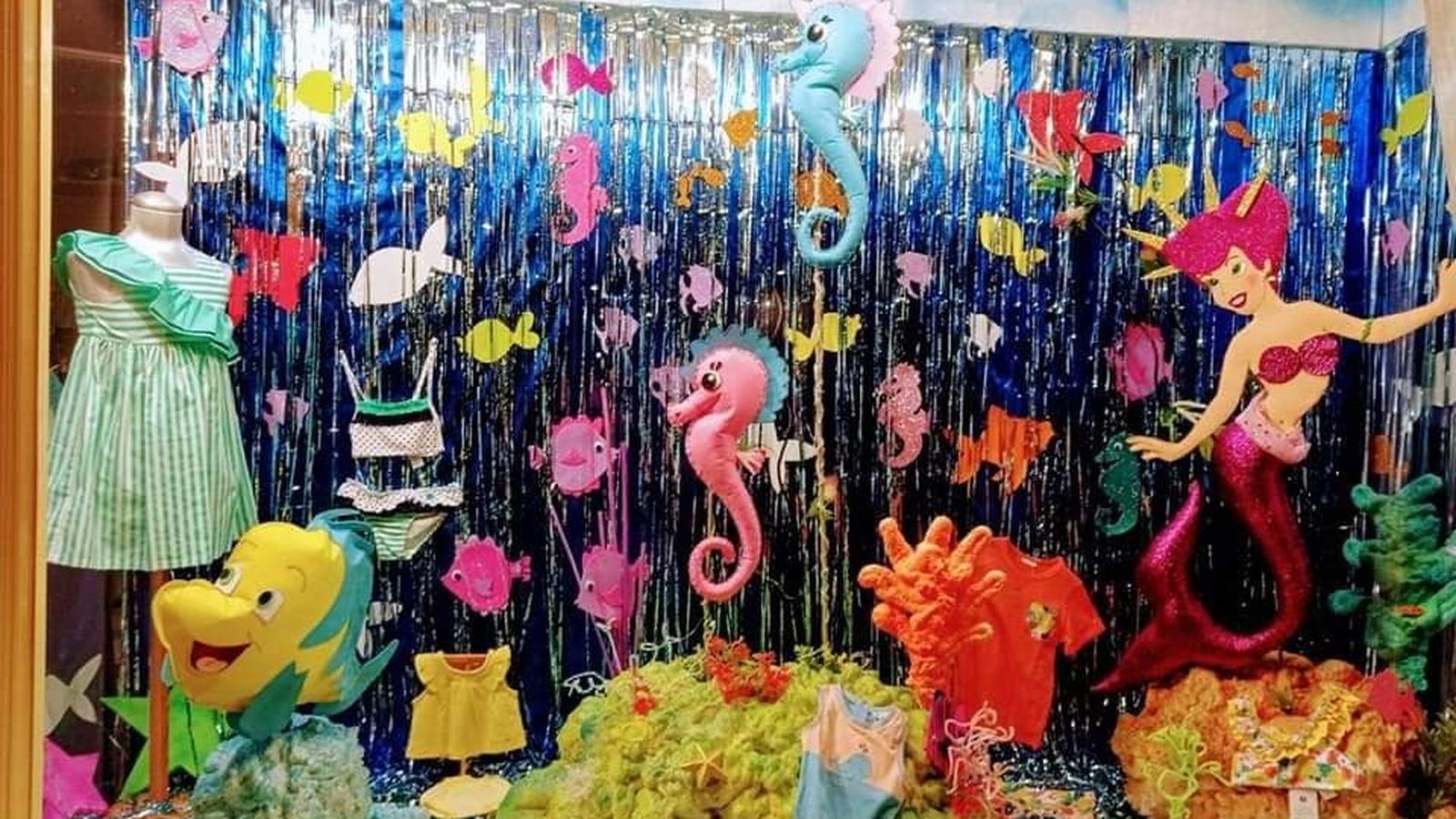 Escaparate ganador del segundo premio: El Costurero.