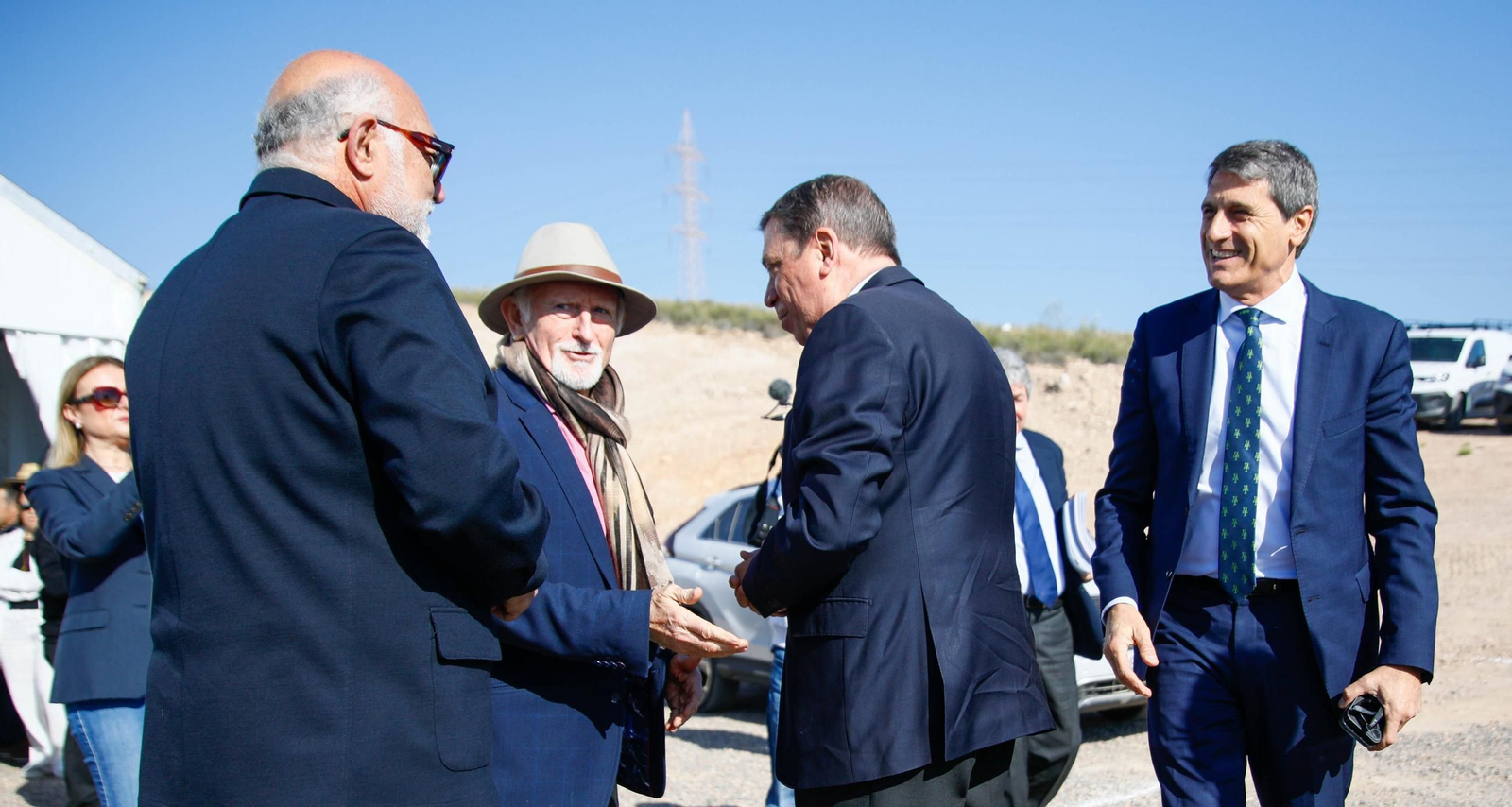 El ministro de Agricultura, Pesca y Alimentación, Luis Planas visita una de las balsas de la CUNC, en imágenes