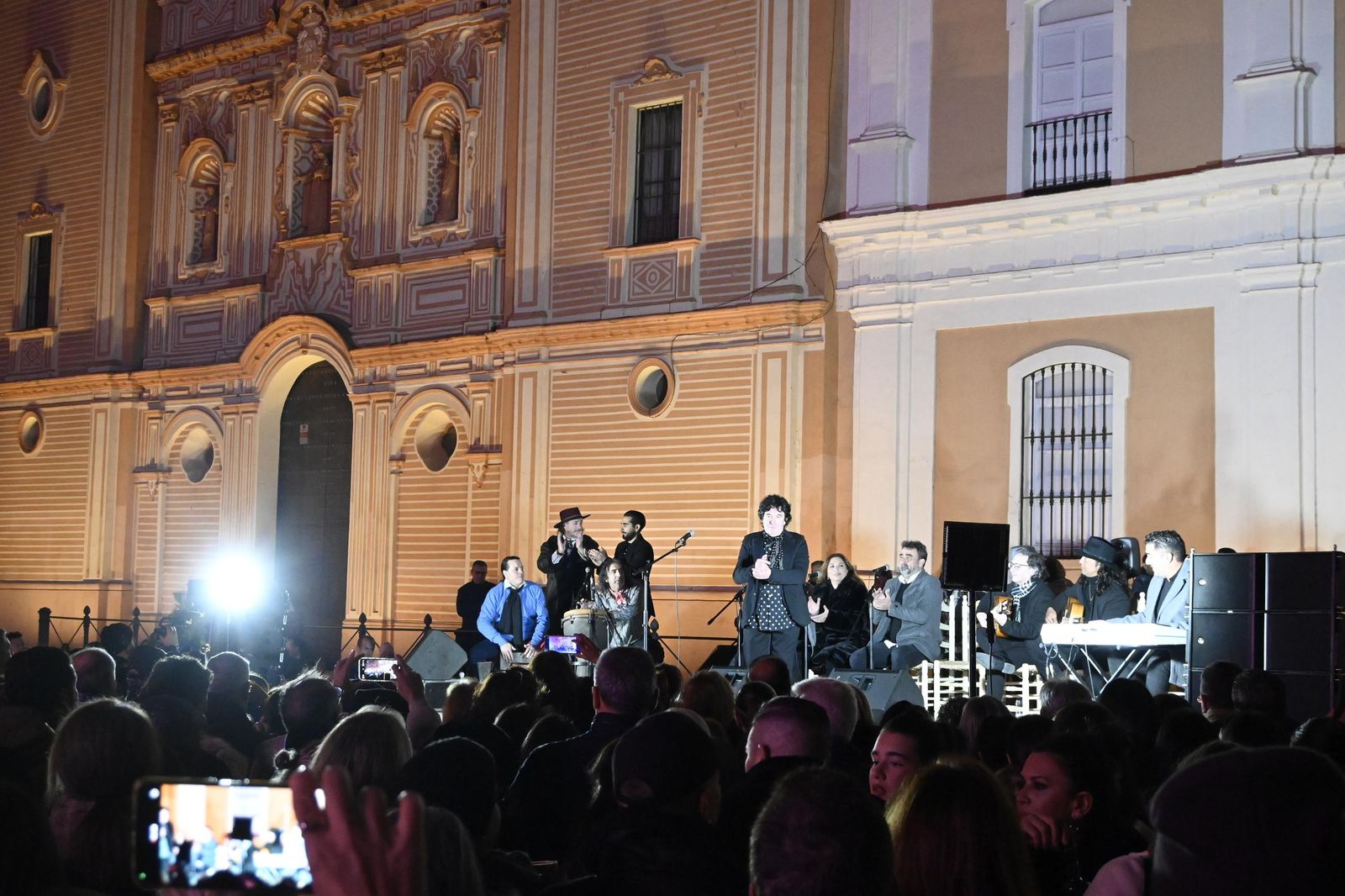 Imágenes de la zambomba en la Plaza de La Merced