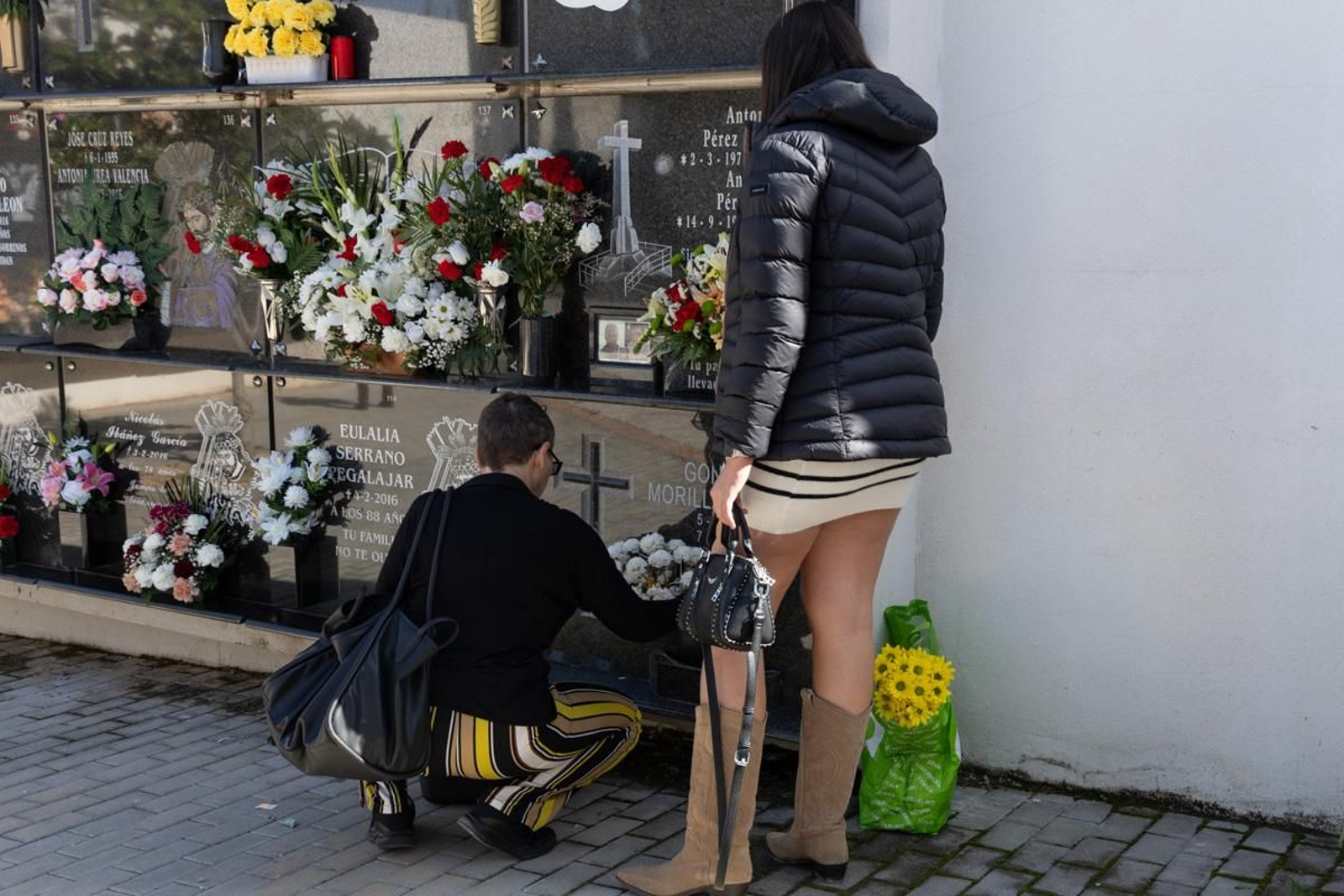 Día de Los Santos en el cementerio de San Fernando y San Eufrasio de Jaén, en imágenes