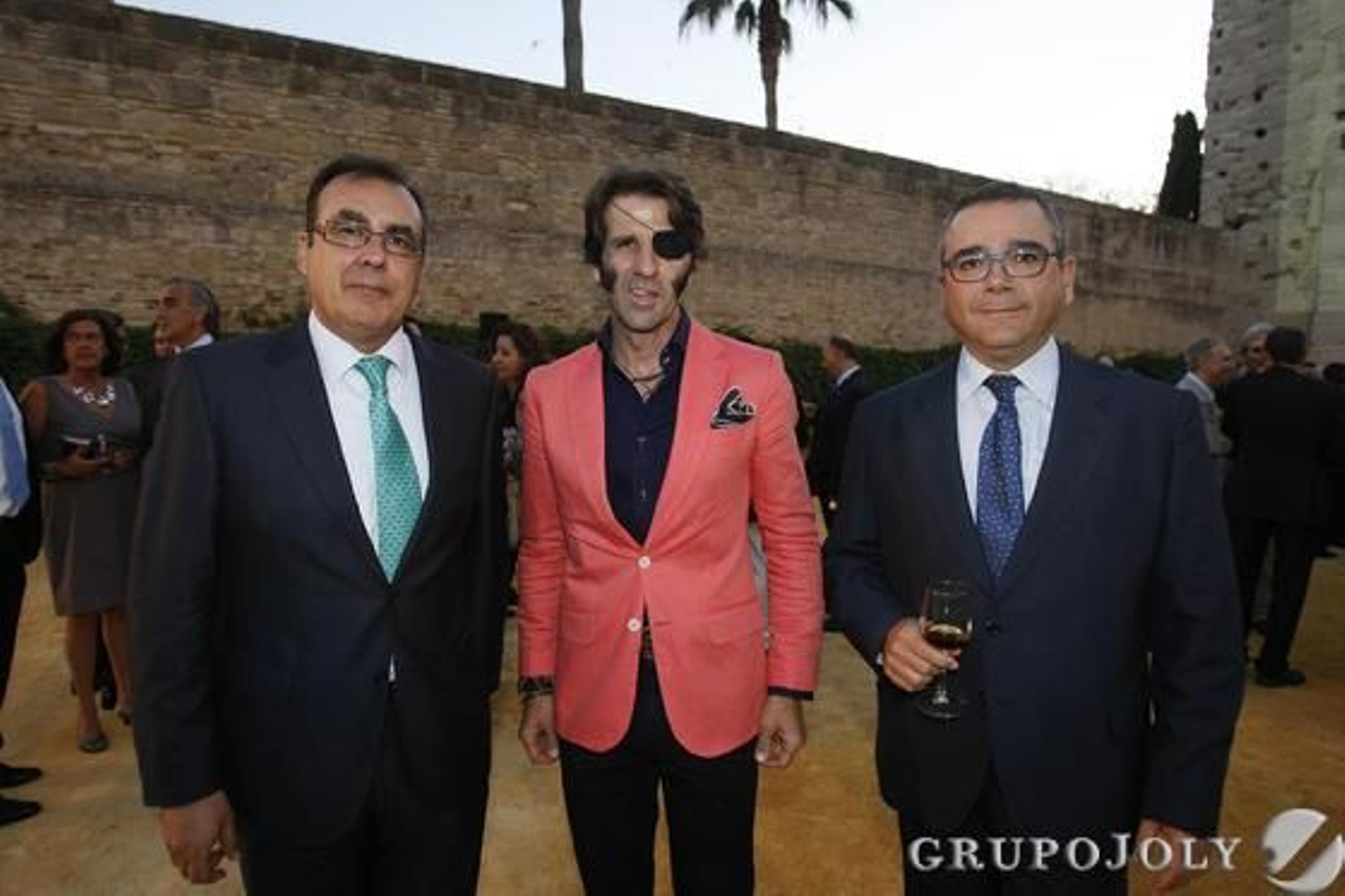 Juan Carlos Román, Juan José Padilla y Curro Orgambides.

Foto: Manuel Pascual · Miguel Angel Gonzalez · Manuel Aranda